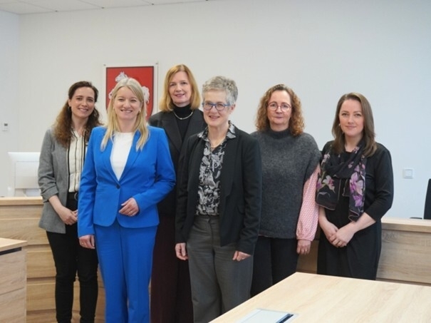 Portrait der Justizministerin Dr. Wahlmann